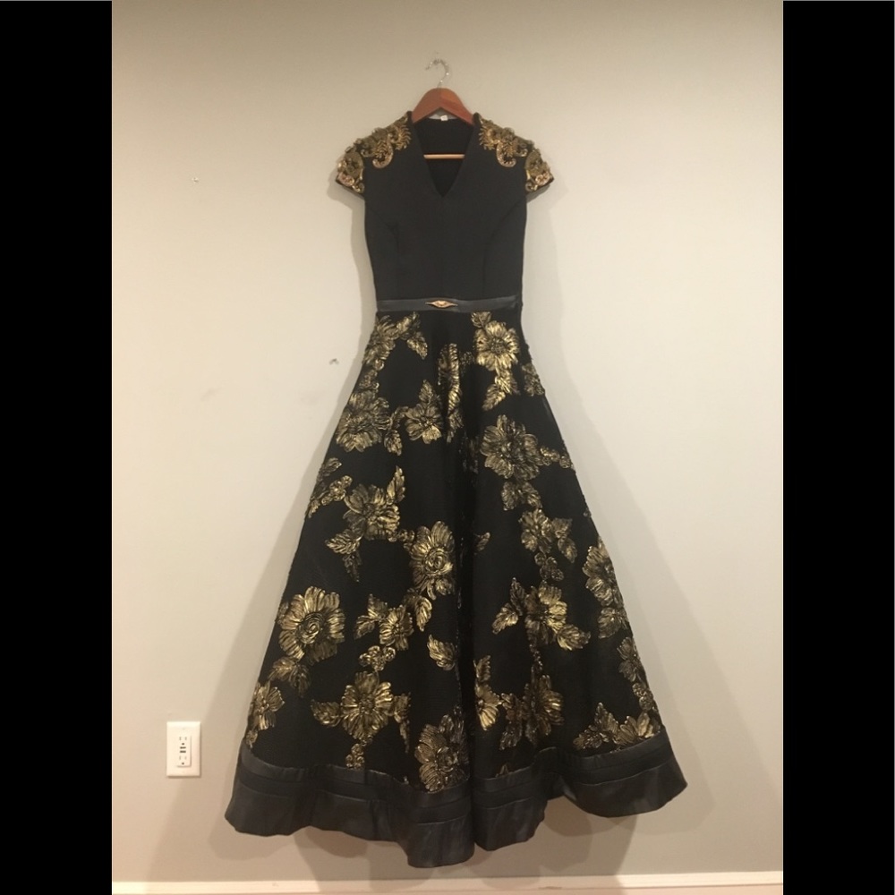 Long reception gown - Picture 1 of 2